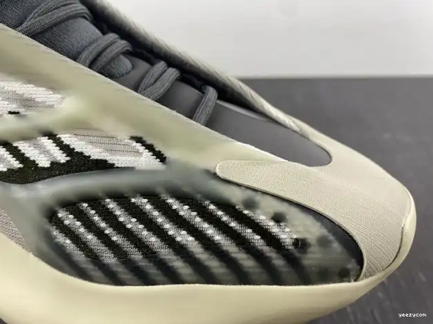 V3 700 Yeezy Fade Salt Adidas ID1674 0705